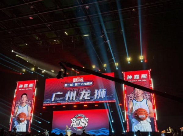 次轮第26顺位 广州龙狮选择了旅美球员孙嘉彤！！欢迎🥰🥰