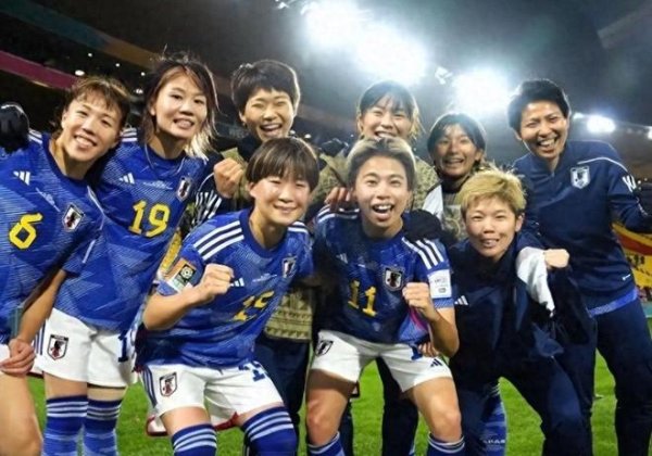 东亚杯古代足球    赛: 中国队战平日本队, 韩国队夺魁