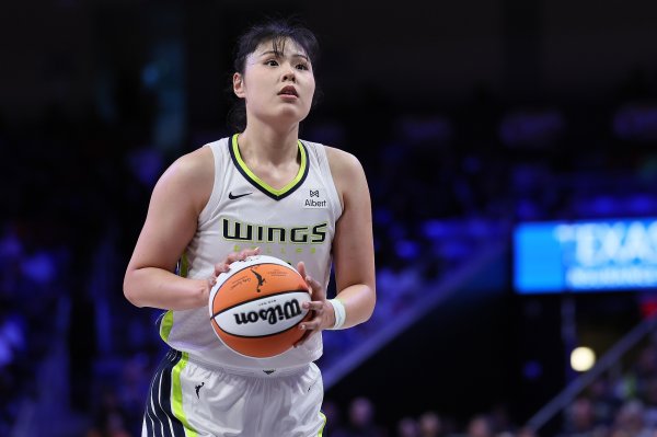 媒体人：李月汝最近竞技状态  很迷 连续九场积分  没上双了