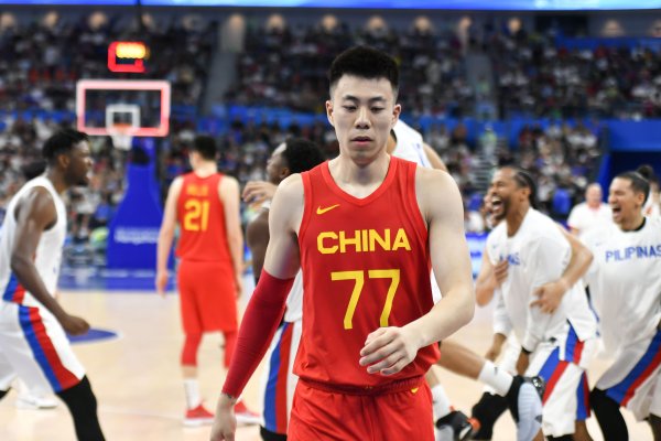 媒体人:胡明轩错失致胜球  全队安慰 张镇麟则被队友录节目透