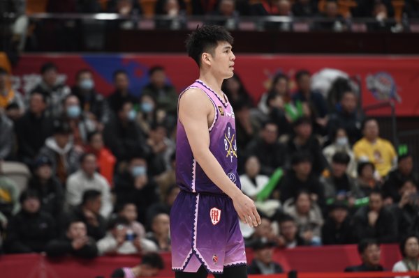 媒体人：陈国豪接近超级B类合同转会广东 广东送还王少杰+转会