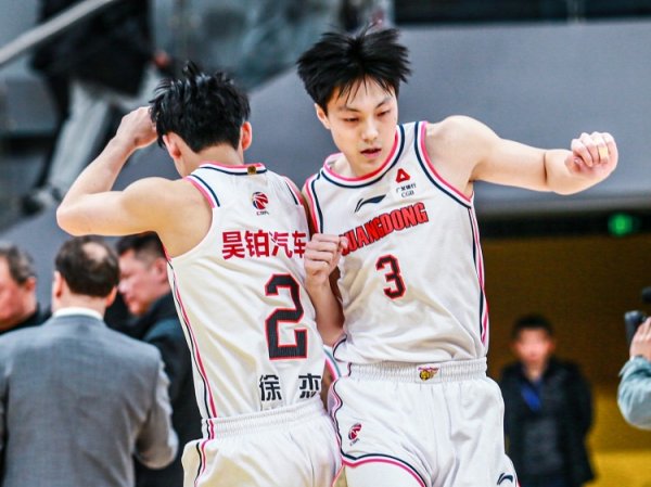 兵强马壮！广东目前阵形    ：小胡徐杰崔永熙萨林杰杜润旺焦