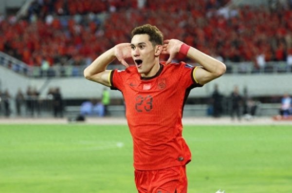 U22国足艰难破僵! 拜合拉木破门, 前国脚怒赞: 最后一脚