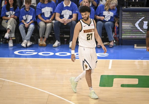 阿德尔曼：穆雷竞技状态  看起来很棒 休赛期他组织球队练习 