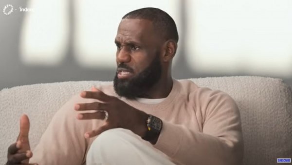 詹姆斯：现在十名球员中就有六七八位能飞天遁地 20年前凤毛麟