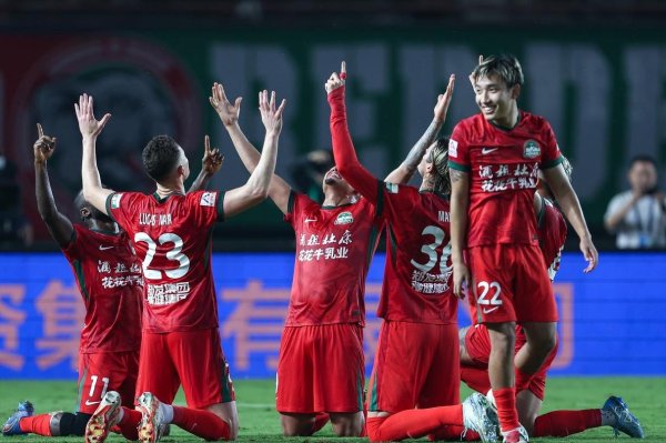 中超赛场再爆冷门, 国安客场应战    0: 2不敌河南, 