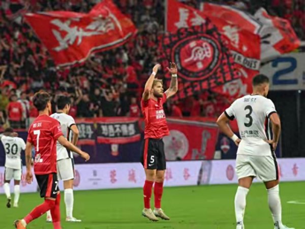 中超争冠迷局: 放水、轮换与翻盘的悬疑大戏