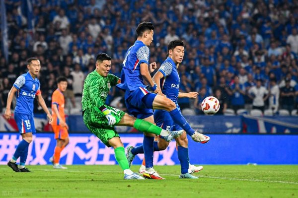 王大雷再一次引争议! 贸然出击已多次犯错! 36岁了该让位吗