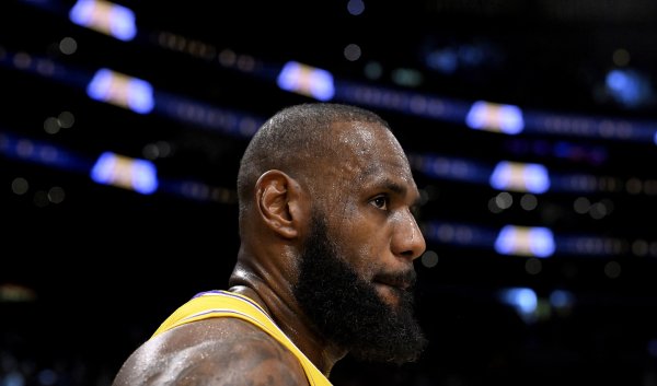 袁方：都说詹姆斯这样打广告败好感 但我觉得他想表达自己不在乎