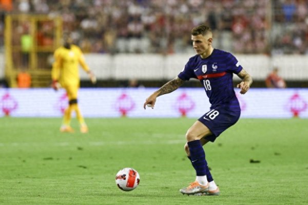 队报: 法国队左后场球员人才匮乏, 迪涅可能以杆位身份出战世