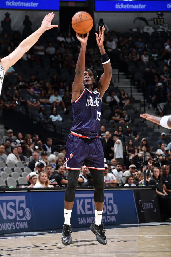 95加满！奥拉迪波半场10中7&7罚6中轰21分 另