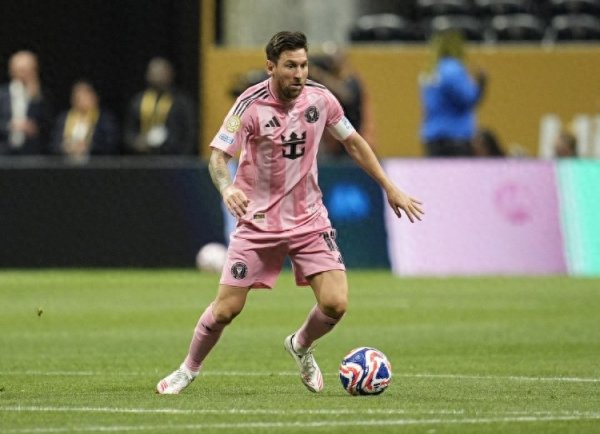 马斯切拉诺: 梅西续约对美职联会是重磅消息, 他是历史最佳球