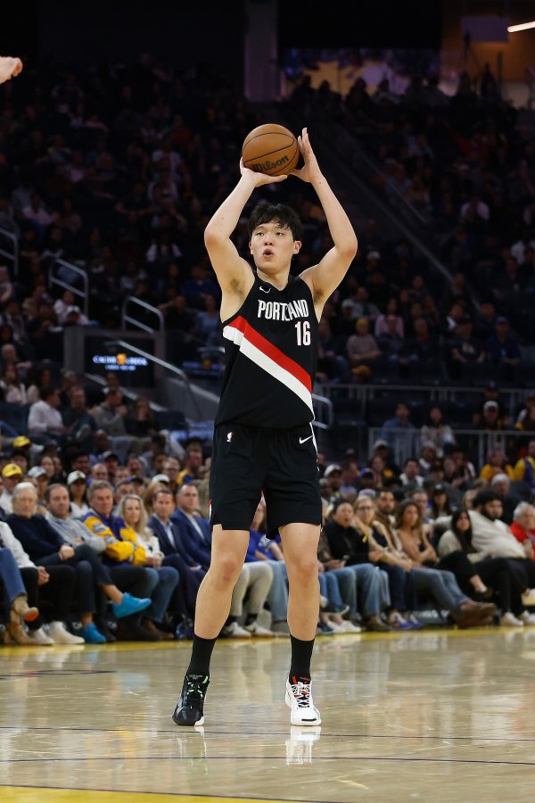 媒体人谈杨瀚森表现：想去更远、更大的舞台 必须要有远投