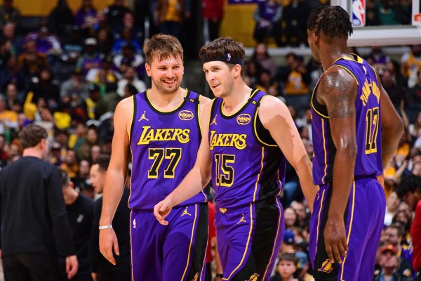 湖记：上赛季东契奇里夫斯搭档的无詹阵形     DFS是否在