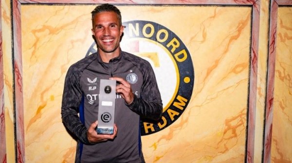 下一站豪门? 42岁范佩西当选荷甲月最佳主帅, 3战全胜领跑