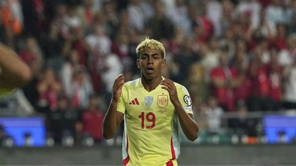 从哈维、伊涅斯塔到亚马尔, 巴萨天才在国家队的宿命