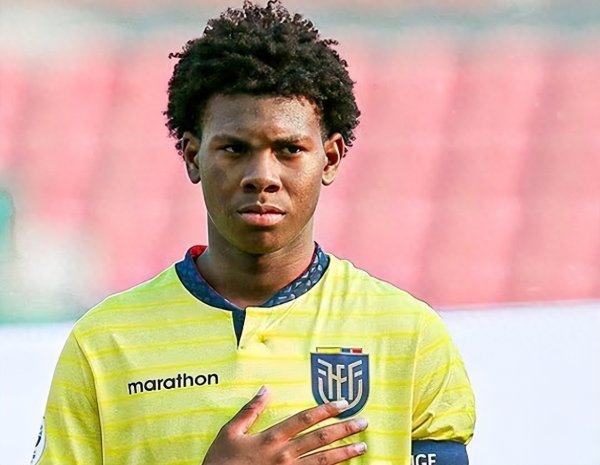 15岁后防神童横空出世