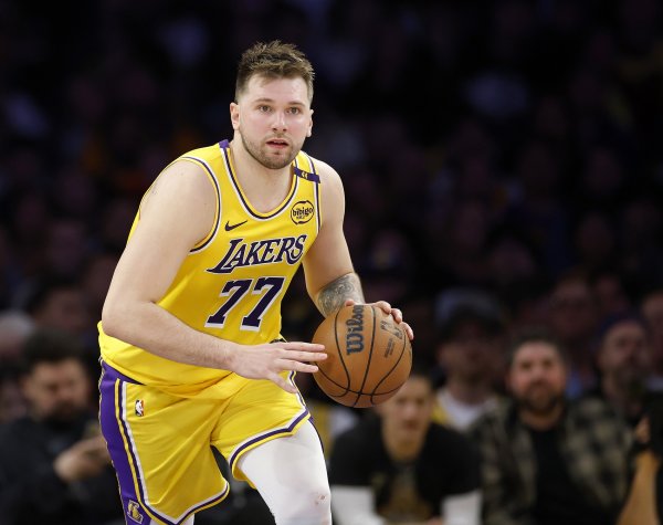 东契奇揭幕战砍40+两双&球队却以10+分差输球 N