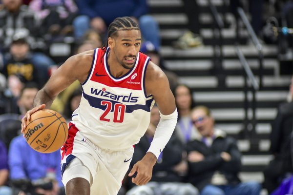 根本扛不住字母哥！萨尔10中5拿到10分12板3助