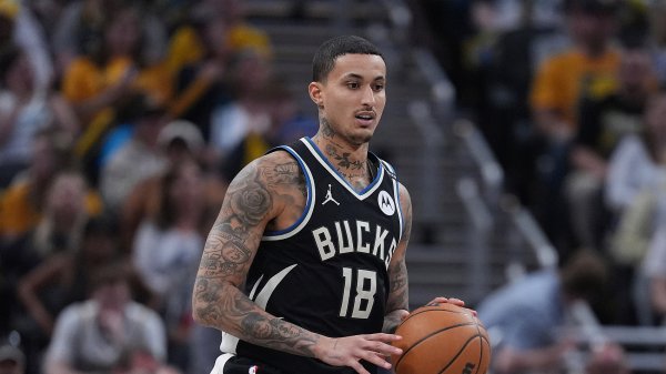 下半场回暖！库兹马10中5拿到12分4板3助1断2帽