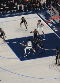 上帝视角来了！文班单手抡帽莱夫利后胯下转向  接后撤步高难度